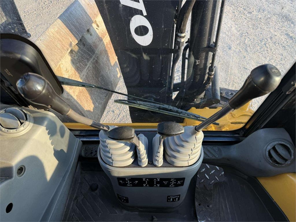 Kotrórakodó Volvo BL 71: 14 kép. Kotrórakodó Volvo BL 71: 14 kép.