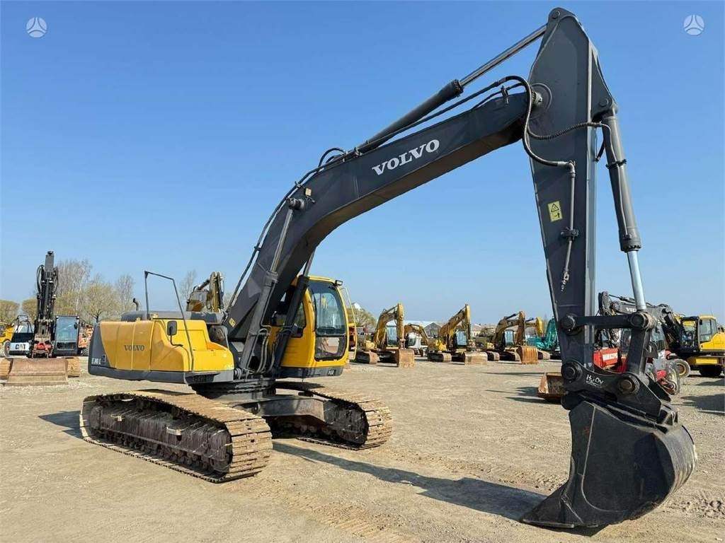 Lánctalpas kotró Volvo EC 240 LC: 7 kép.