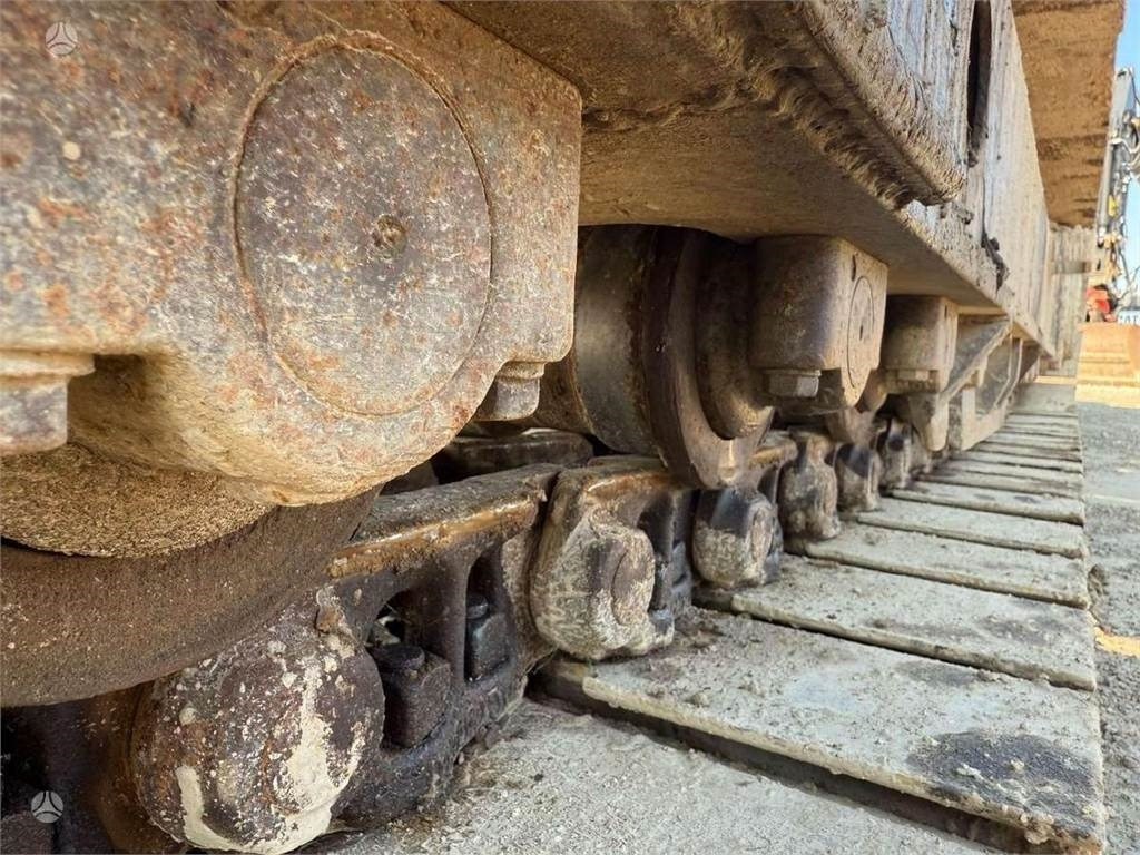 Lánctalpas kotró Volvo EC 240 LC: 23 kép.