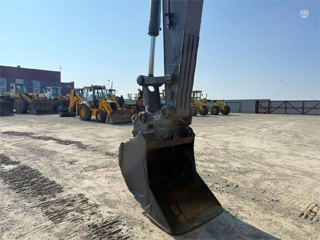 Lánctalpas kotró Volvo EC 240 LC: 9 kép.