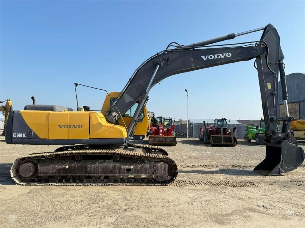 Lánctalpas kotró Volvo EC 240 LC: 6 kép.