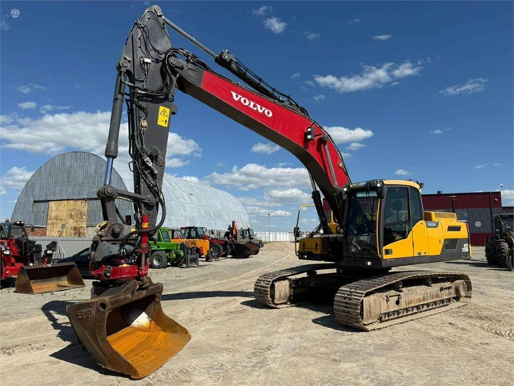 Volvo EC 250 DL 3D GPS + ROTOTILT - Lánctalpas kotró: 1 kép. Volvo EC 250 DL 3D GPS + ROTOTILT - Lánctalpas kotró: 1 kép.
