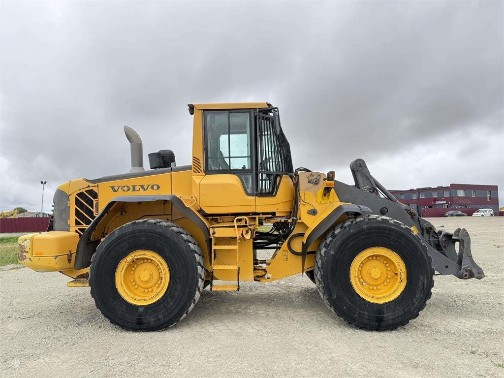 Volvo L 120 F , 4rd line , coupler  - Gumikerekes homlokrakodó: 5 kép. Volvo L 120 F , 4rd line , coupler  - Gumikerekes homlokrakodó: 5 kép.