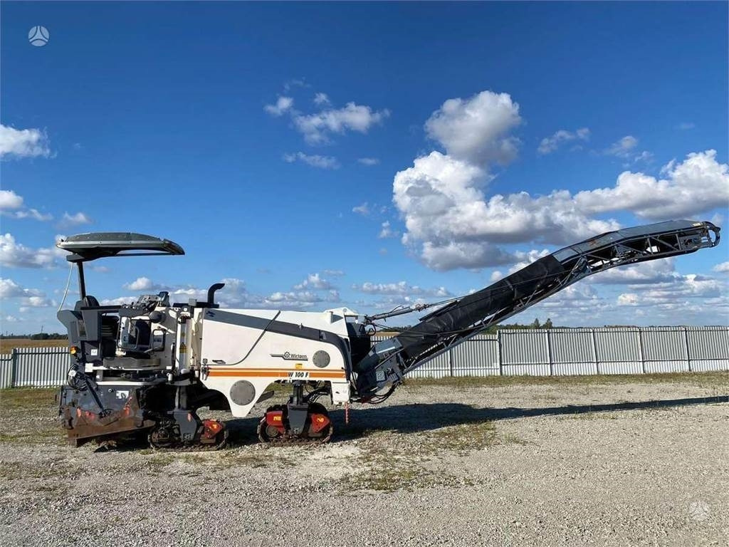 Wirtgen W100F - Útburkológép: 1 kép. Wirtgen W100F - Útburkológép: 1 kép.