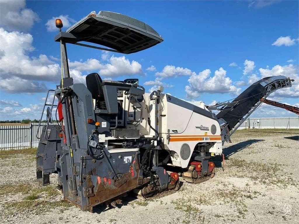 Wirtgen W100F - Útburkológép: 2 kép. Wirtgen W100F - Útburkológép: 2 kép.