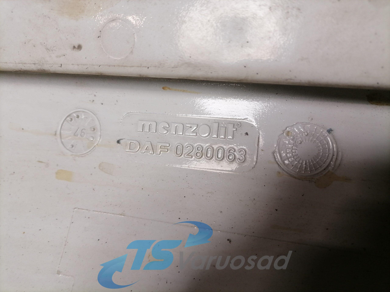 DAF Cab corner 0280063 - Rács - Teherautó: 3 kép. DAF Cab corner 0280063 - Rács - Teherautó: 3 kép.