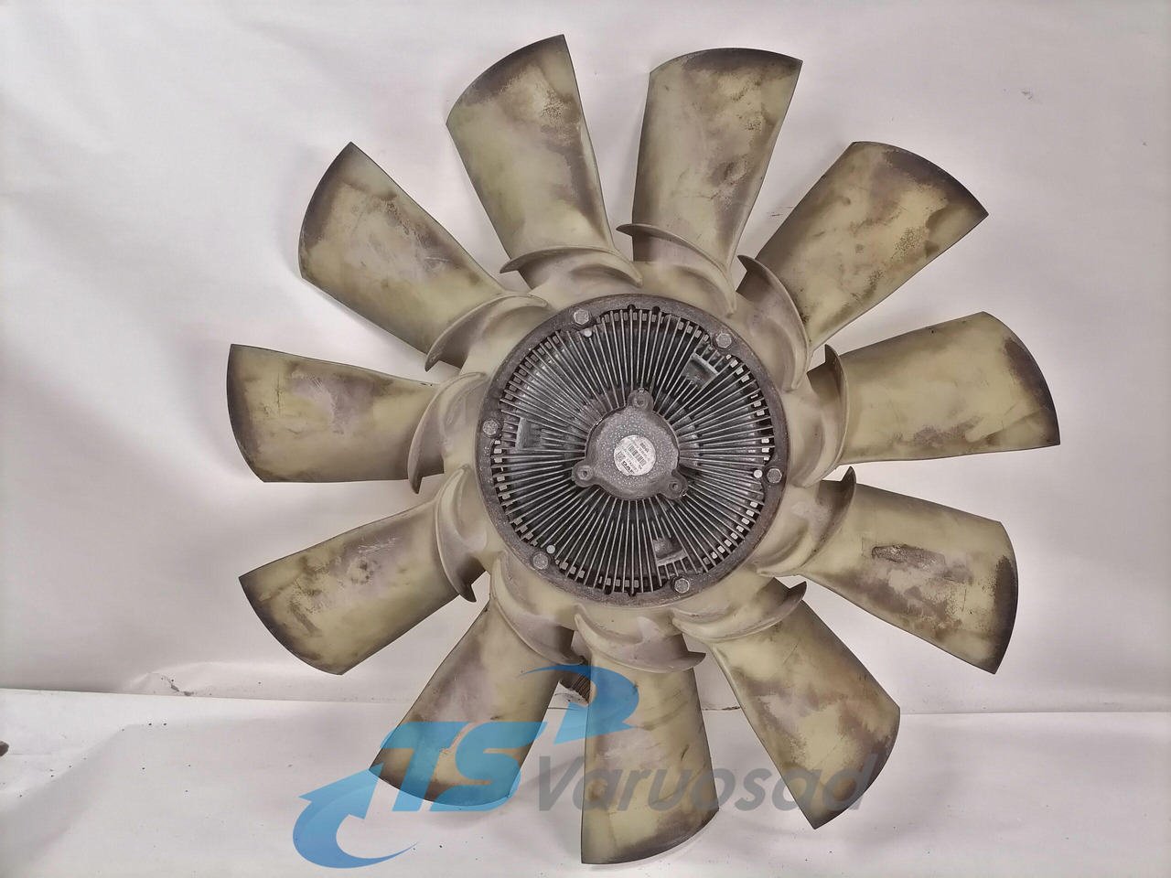 DAF Cooling fan 1644886 - Ventilátor - Teherautó: 1 kép. DAF Cooling fan 1644886 - Ventilátor - Teherautó: 1 kép.