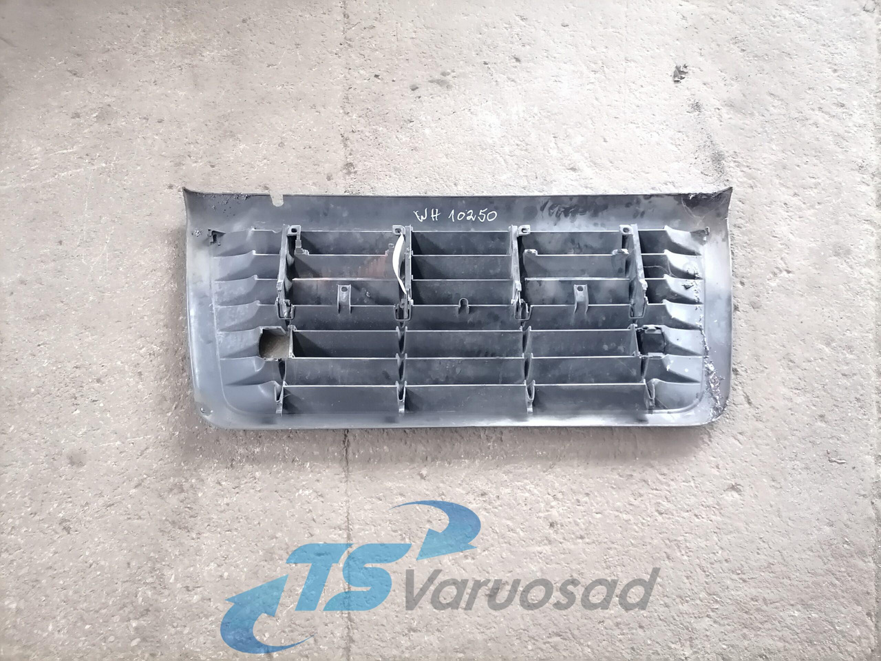 DAF Grille panel 10412789 - Rács - Teherautó: 2 kép. DAF Grille panel 10412789 - Rács - Teherautó: 2 kép.