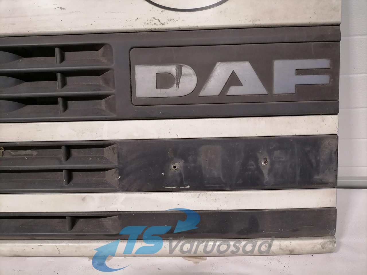 DAF Grille panel 1234 - Rács - Teherautó: 3 kép. DAF Grille panel 1234 - Rács - Teherautó: 3 kép.
