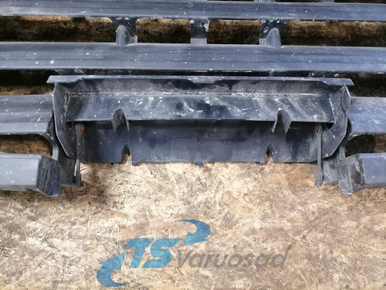 DAF Grille panel 1635802 - Rács - Teherautó: 5 kép. DAF Grille panel 1635802 - Rács - Teherautó: 5 kép.