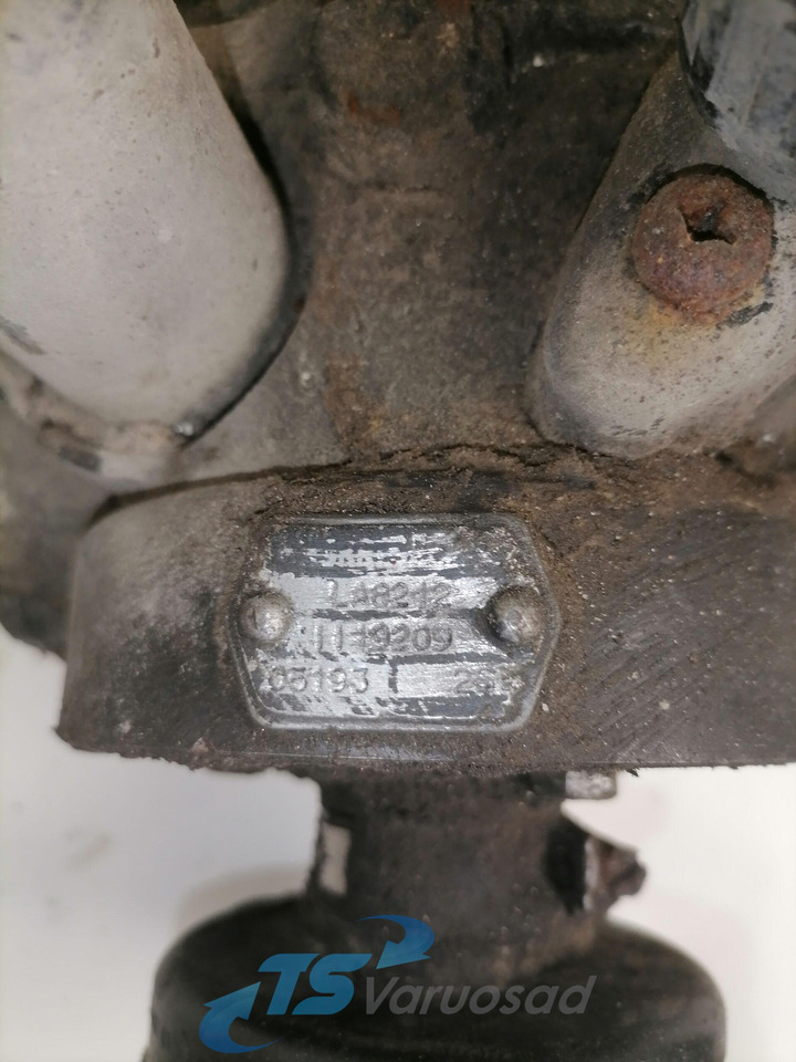 MAN Air dryer LA8212 - Fékszelep - Teherautó: 4 kép. MAN Air dryer LA8212 - Fékszelep - Teherautó: 4 kép.