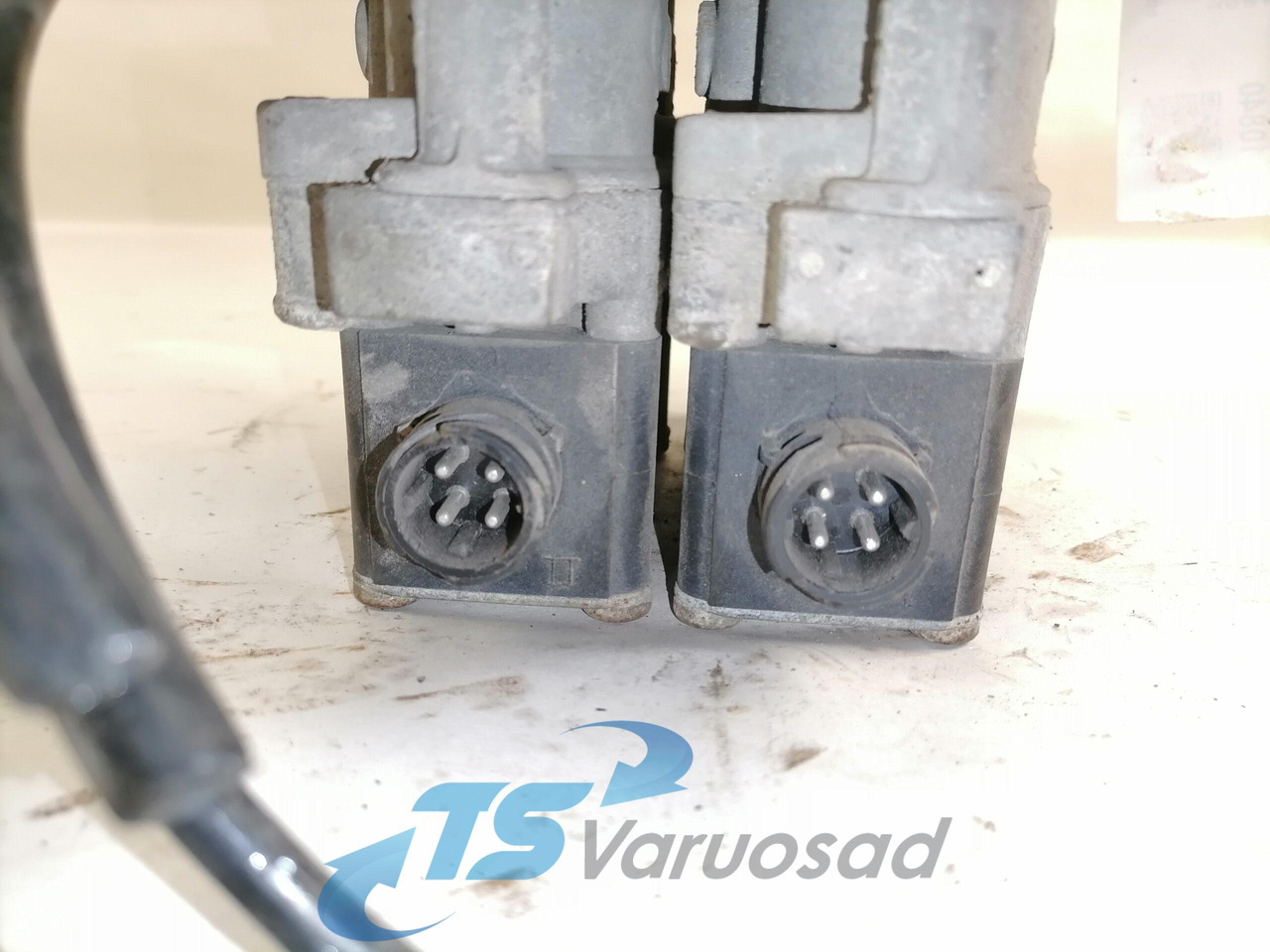 MAN Air suspension control valve, ECAS 4729051110 - Fékszelep - Teherautó: 3 kép. MAN Air suspension control valve, ECAS 4729051110 - Fékszelep - Teherautó: 3 kép.