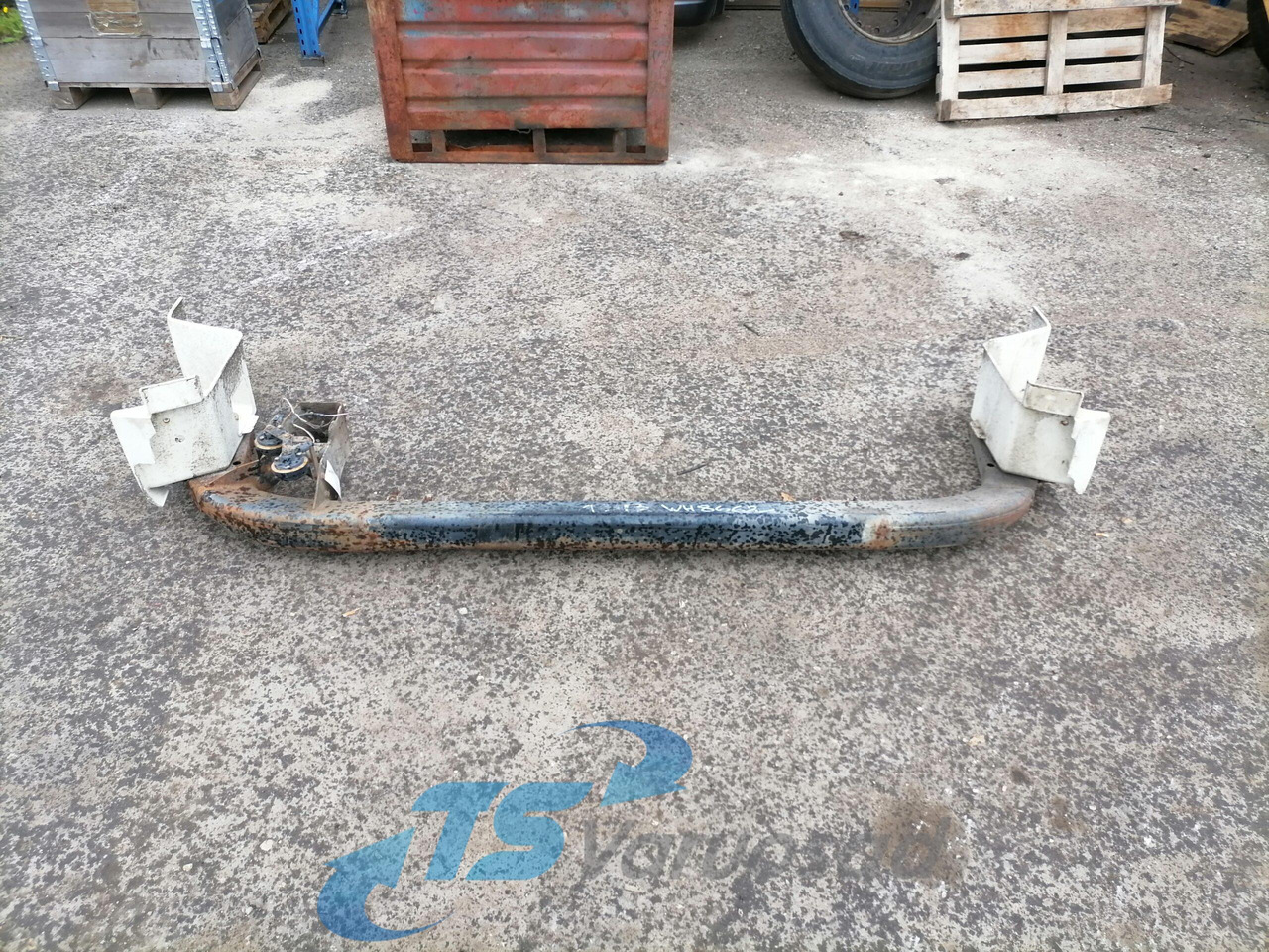 MAN Bumper 81416505013 - Lökhárító - Teherautó: 1 kép. MAN Bumper 81416505013 - Lökhárító - Teherautó: 1 kép.