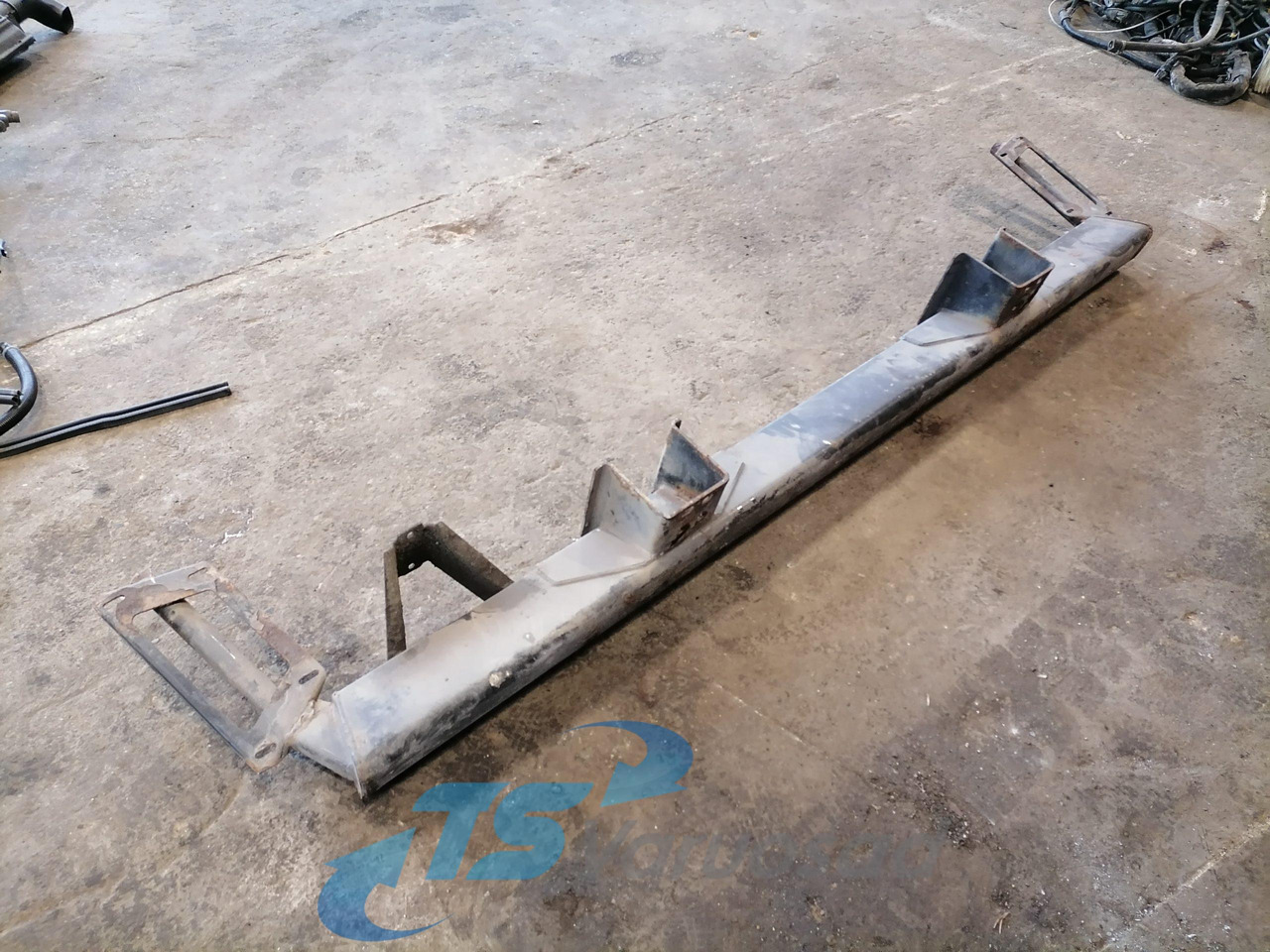 MAN Bumper 85416605053 - Lökhárító - Teherautó: 1 kép. MAN Bumper 85416605053 - Lökhárító - Teherautó: 1 kép.