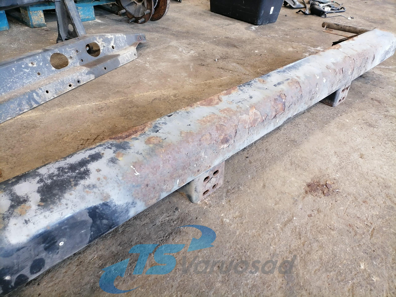 MAN Bumper 85416605053 - Lökhárító - Teherautó: 2 kép. MAN Bumper 85416605053 - Lökhárító - Teherautó: 2 kép.