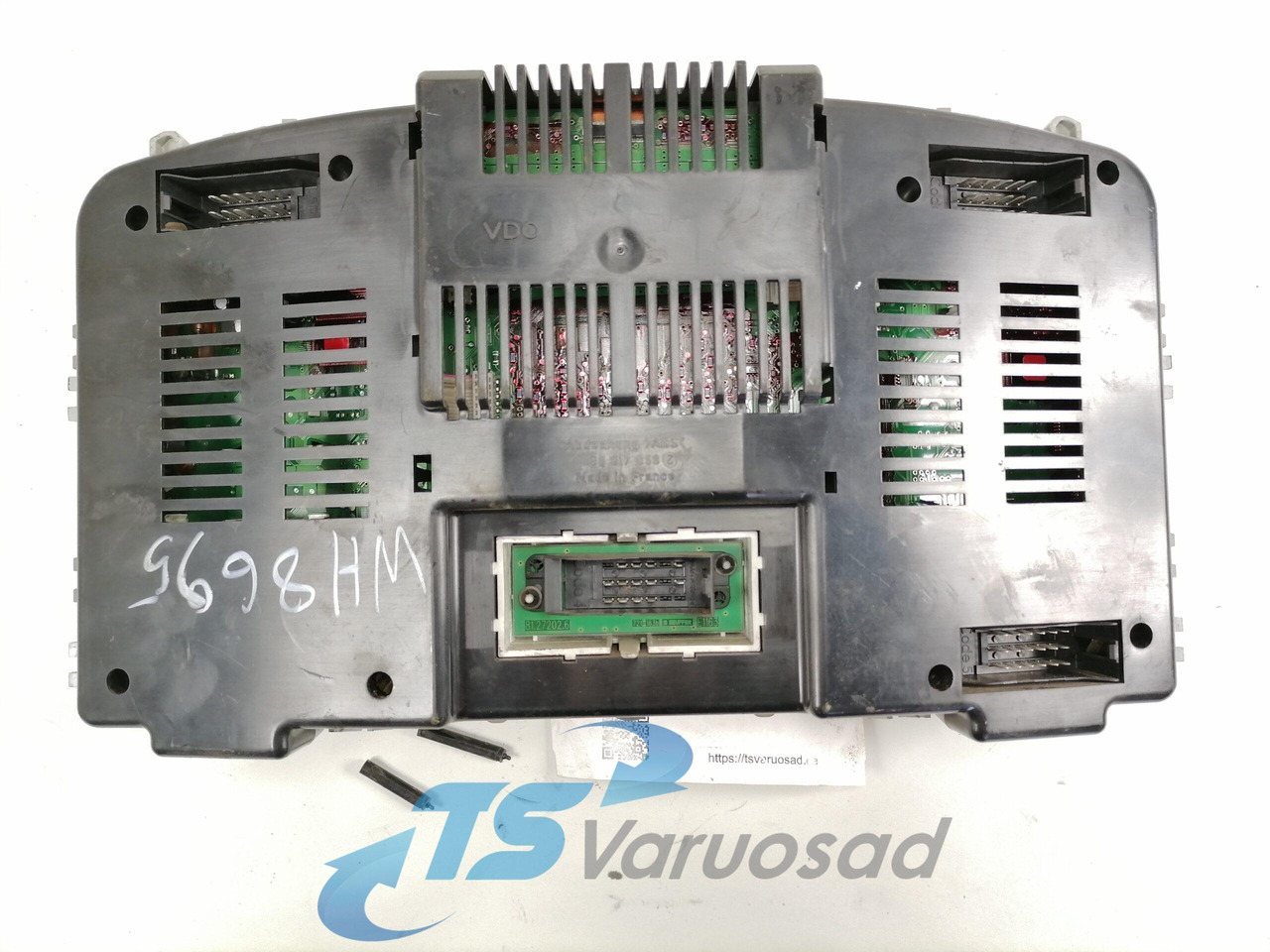 MAN Dashboard 81272026125 - Műszerfal - Teherautó: 2 kép. MAN Dashboard 81272026125 - Műszerfal - Teherautó: 2 kép.