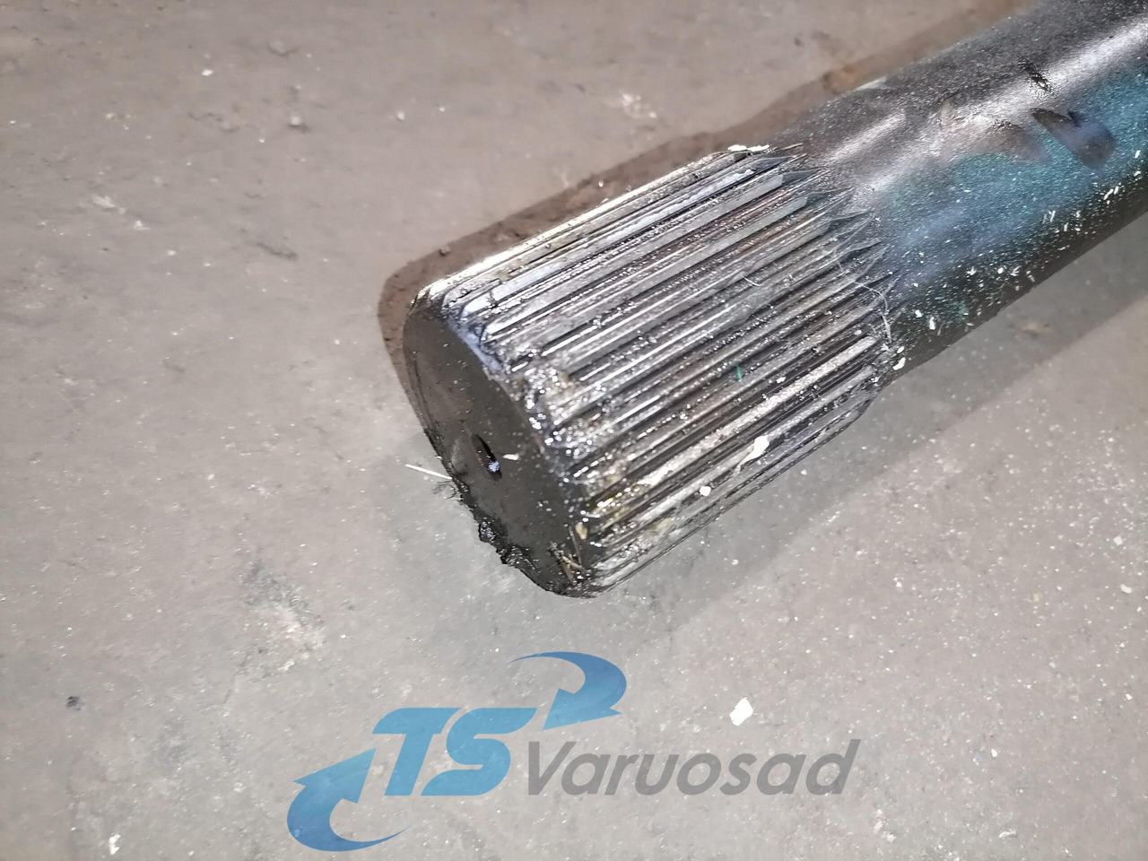 MAN Drive shaft 81355020146 - Féltengely - Teherautó: 3 kép. MAN Drive shaft 81355020146 - Féltengely - Teherautó: 3 kép.