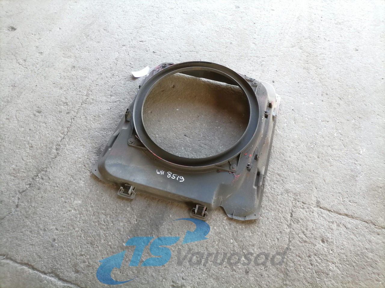 MAN Fan shroud 81066200145 - Radiátor - Teherautó: 1 kép. MAN Fan shroud 81066200145 - Radiátor - Teherautó: 1 kép.