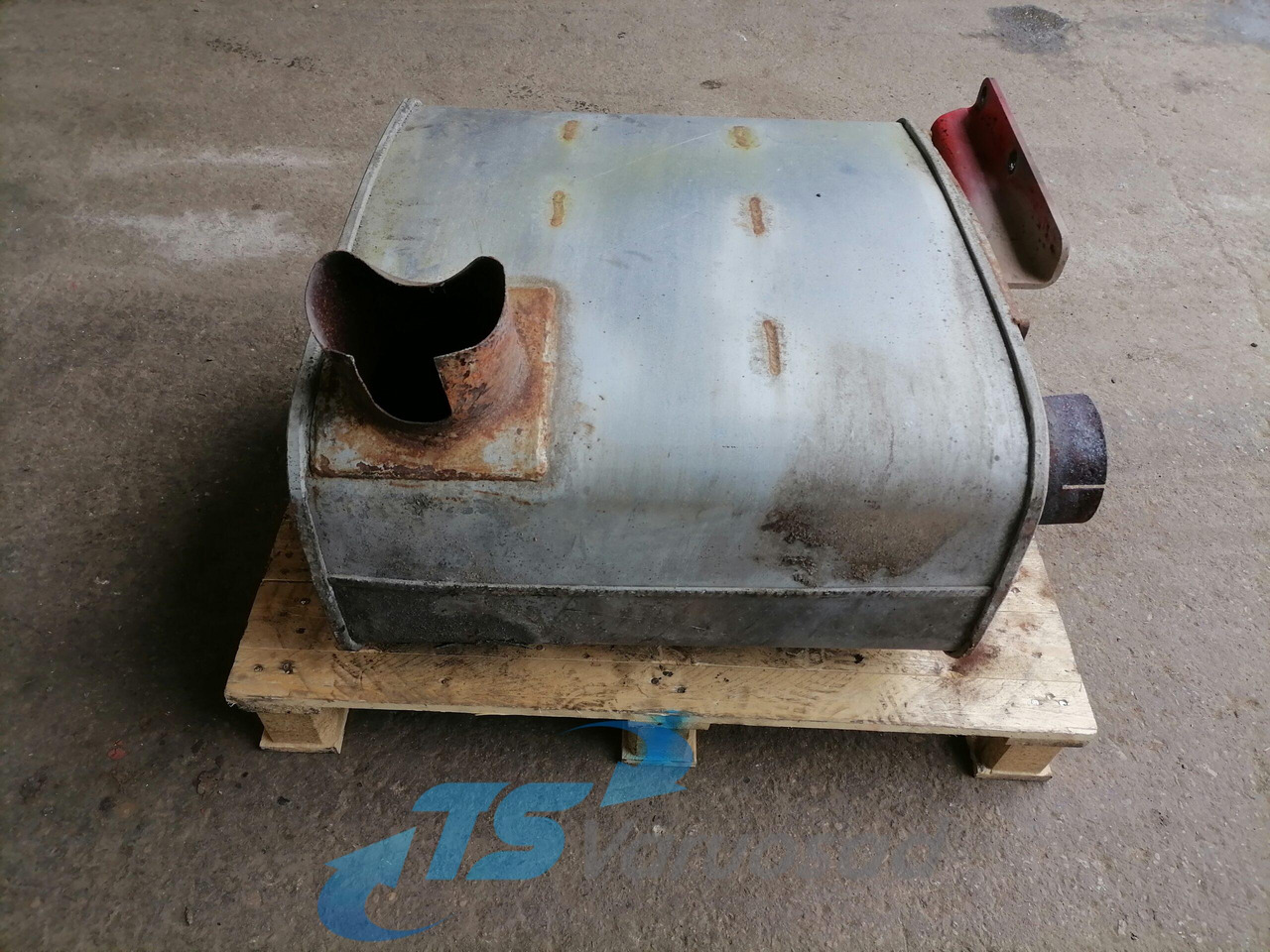 MAN Muffler 81151010346 - Hangtompító - Teherautó: 2 kép. MAN Muffler 81151010346 - Hangtompító - Teherautó: 2 kép.