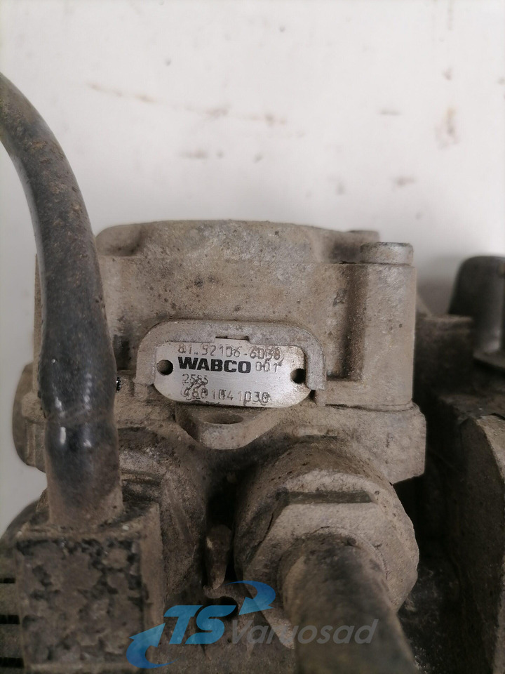 MAN Rear axel brake pressure control valve 4801041030 - Fékszelep - Teherautó: 5 kép. MAN Rear axel brake pressure control valve 4801041030 - Fékszelep - Teherautó: 5 kép.