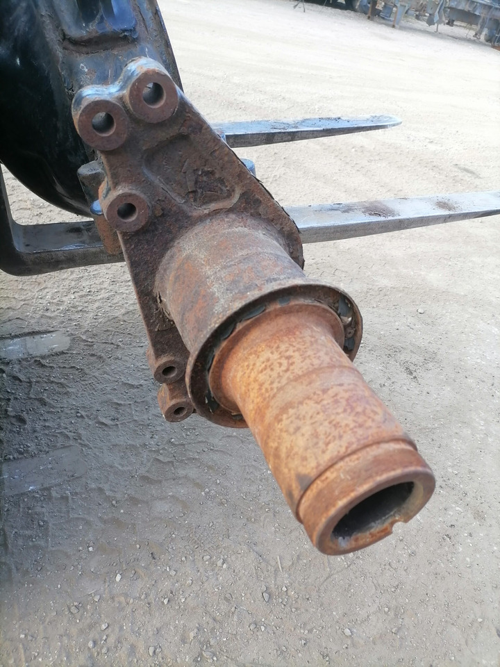MAN Rear axel housing 81354015434 - Tengely és alkatrészek - Teherautó: 4 kép. MAN Rear axel housing 81354015434 - Tengely és alkatrészek - Teherautó: 4 kép.