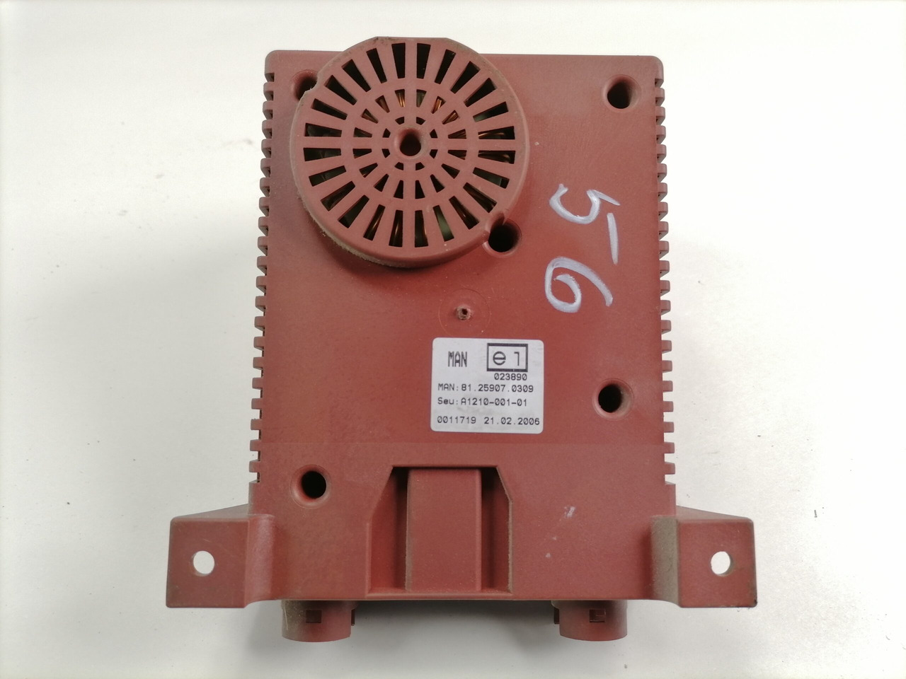 MAN Voltage converter 81259070309 - Elektromos rendszer - Teherautó: 3 kép. MAN Voltage converter 81259070309 - Elektromos rendszer - Teherautó: 3 kép.