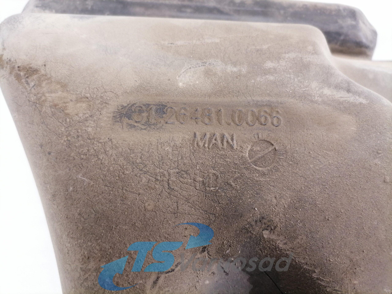 MAN Windscreen washer fluid tank 81264810066 - Ablaktörlő - Teherautó: 2 kép. MAN Windscreen washer fluid tank 81264810066 - Ablaktörlő - Teherautó: 2 kép.