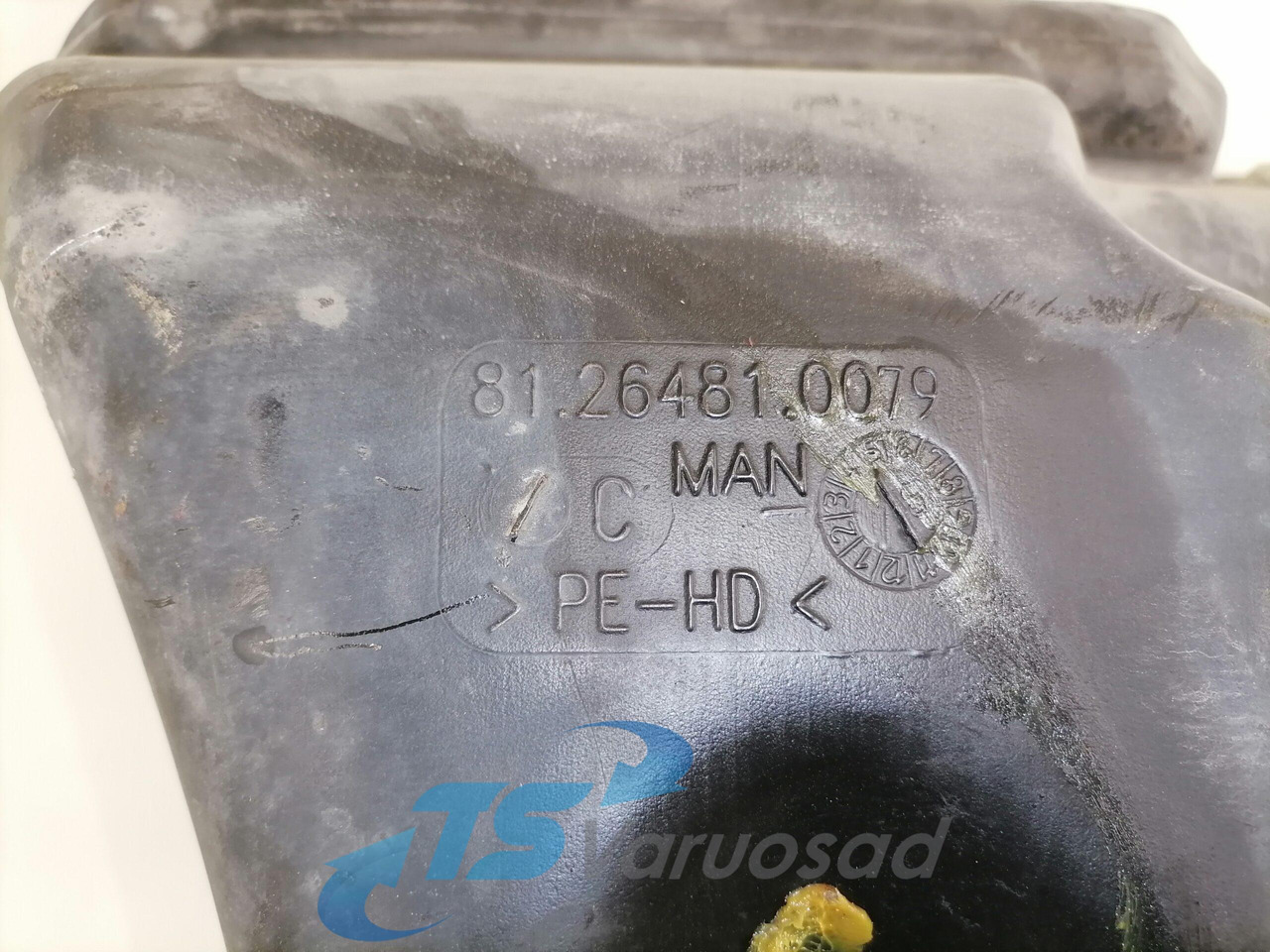 MAN Windscreen washer fluid tank 81264810079 - Ablaktörlő - Teherautó: 3 kép. MAN Windscreen washer fluid tank 81264810079 - Ablaktörlő - Teherautó: 3 kép.