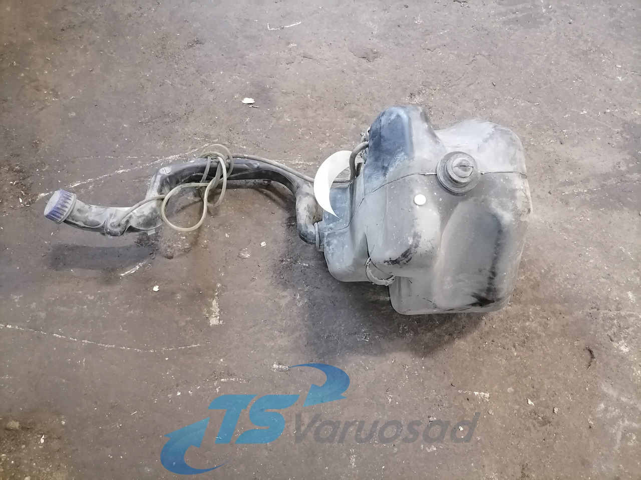 MAN Windscreen washer fluid tank 81264810079 - Ablaktörlő - Teherautó: 4 kép. MAN Windscreen washer fluid tank 81264810079 - Ablaktörlő - Teherautó: 4 kép.