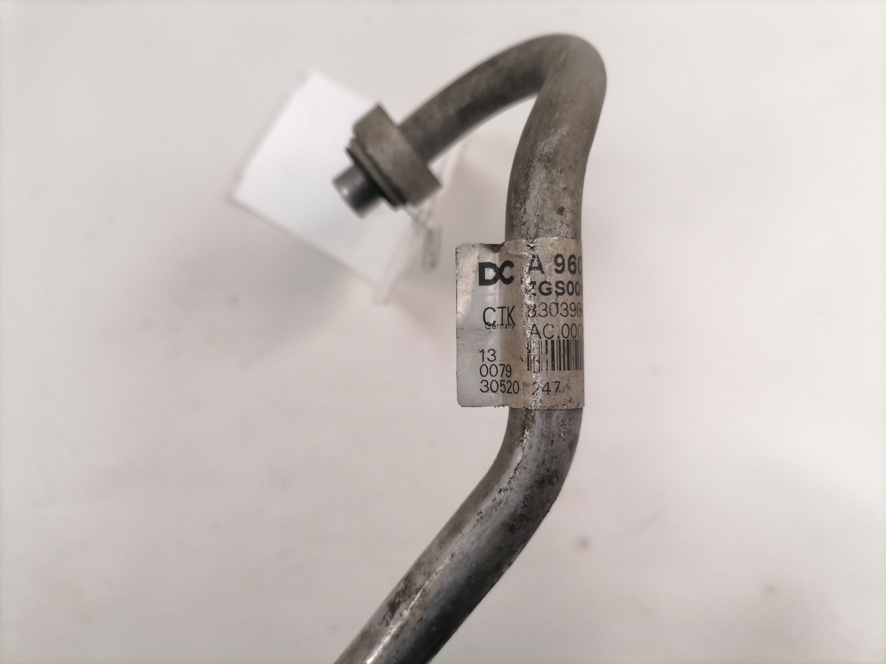 Mercedes-Benz A/C pipe A9608308817 - Fűtés/ Szellőzés gep - Teherautó: 4 kép. Mercedes-Benz A/C pipe A9608308817 - Fűtés/ Szellőzés gep - Teherautó: 4 kép.