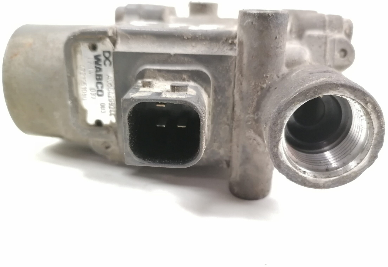 Mercedes-Benz ABS brake valve A0054299244 - Fékszelep - Teherautó: 2 kép. Mercedes-Benz ABS brake valve A0054299244 - Fékszelep - Teherautó: 2 kép.