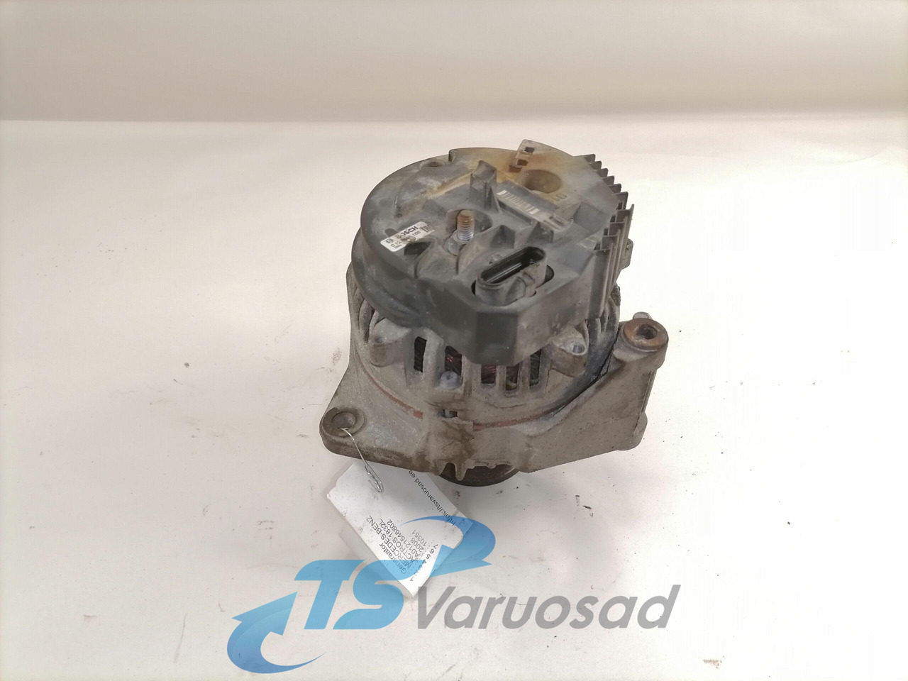 Mercedes-Benz Alternator A0121546802 - Generátor - Teherautó: 1 kép. Mercedes-Benz Alternator A0121546802 - Generátor - Teherautó: 1 kép.