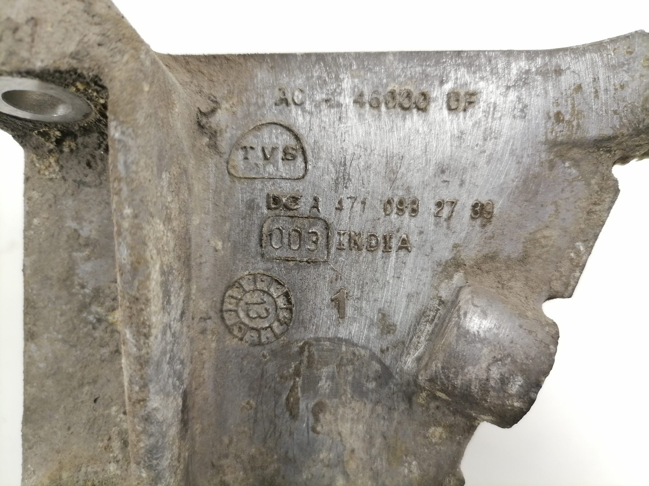 Mercedes-Benz Bracket A4710982739 - Keret/ Alváz - Teherautó: 3 kép. Mercedes-Benz Bracket A4710982739 - Keret/ Alváz - Teherautó: 3 kép.