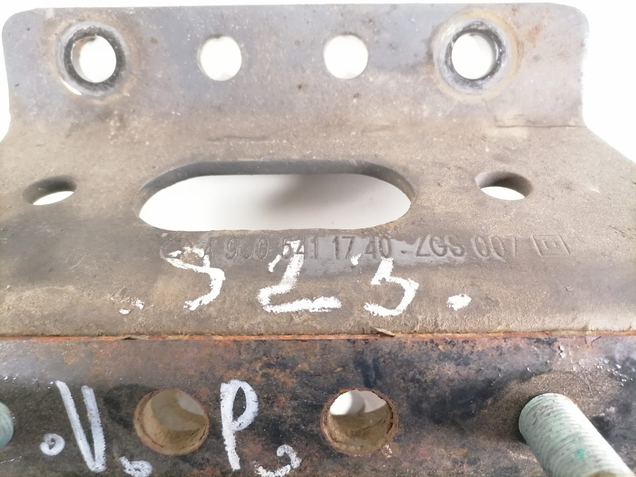 Mercedes-Benz Bracket A9605411740 - Keret/ Alváz - Teherautó: 3 kép. Mercedes-Benz Bracket A9605411740 - Keret/ Alváz - Teherautó: 3 kép.