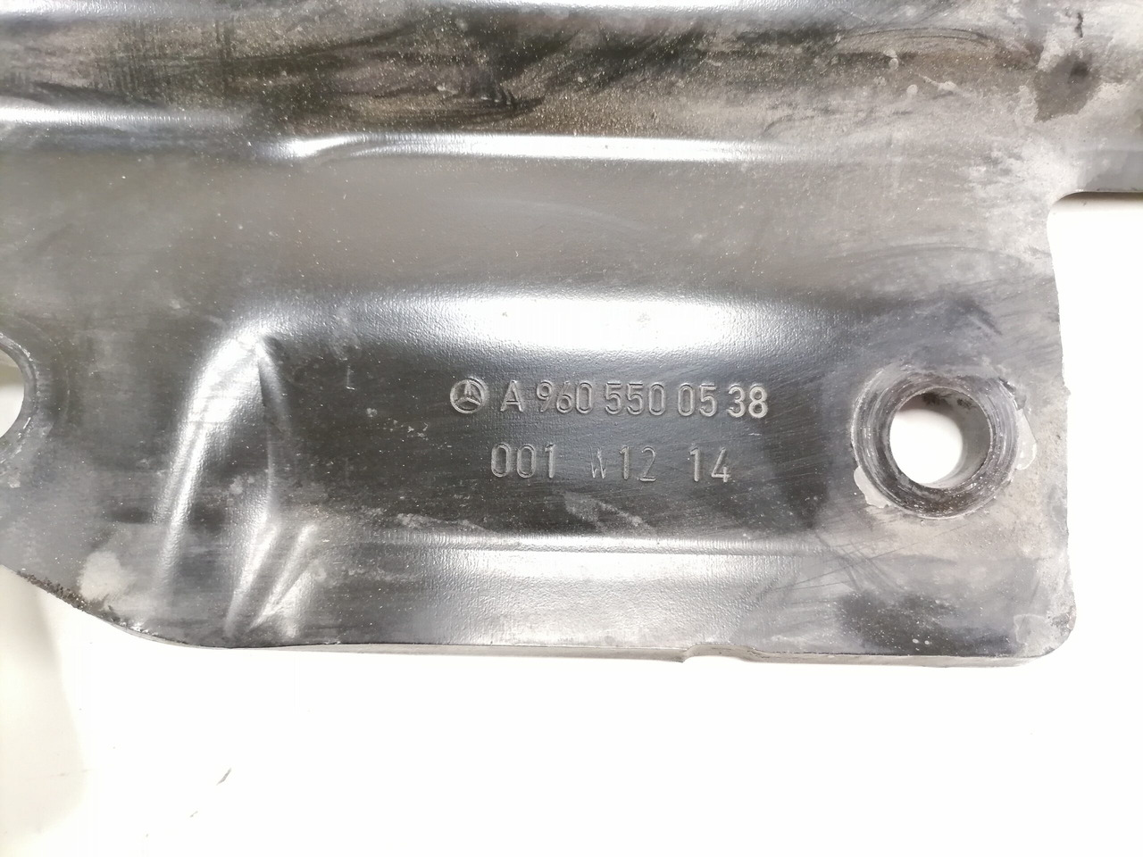 Mercedes-Benz Bracket A9605500538 - Keret/ Alváz - Teherautó: 2 kép. Mercedes-Benz Bracket A9605500538 - Keret/ Alváz - Teherautó: 2 kép.
