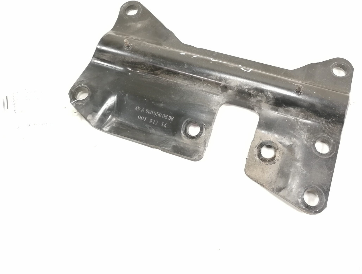Mercedes-Benz Bracket A9605500538 - Keret/ Alváz - Teherautó: 1 kép. Mercedes-Benz Bracket A9605500538 - Keret/ Alváz - Teherautó: 1 kép.
