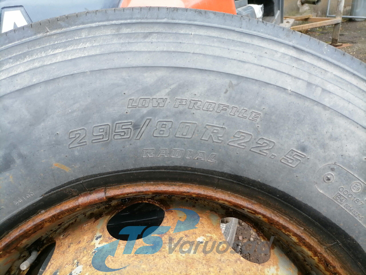 Mercedes-Benz Bridgestone R249 295/80R22,5 29580R225 - Gumiabroncsok és felnik - Teherautó: 3 kép. Mercedes-Benz Bridgestone R249 295/80R22,5 29580R225 - Gumiabroncsok és felnik - Teherautó: 3 kép.