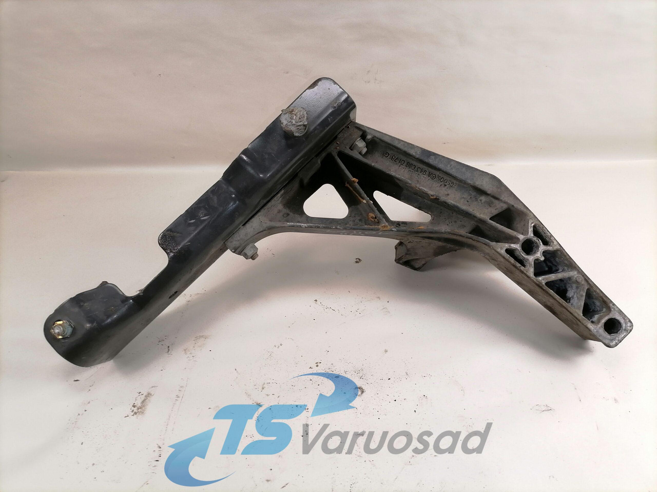 Mercedes-Benz Bummmmper bracket A9436660178 - Lökhárító - Teherautó: 2 kép. Mercedes-Benz Bummmmper bracket A9436660178 - Lökhárító - Teherautó: 2 kép.