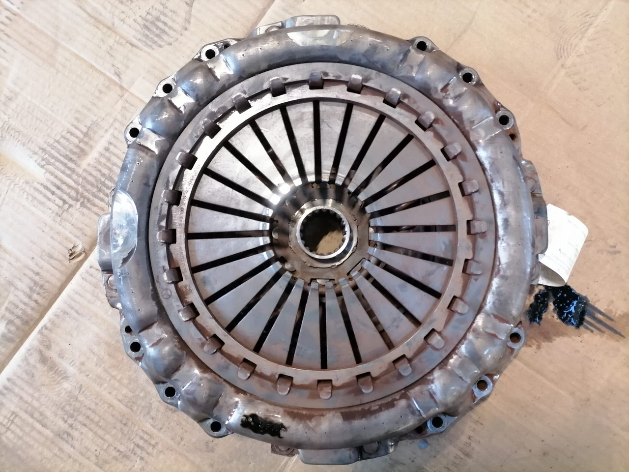 Mercedes-Benz Clutch A0102508804 - Kuplung és alkatrészek - Teherautó: 3 kép. Mercedes-Benz Clutch A0102508804 - Kuplung és alkatrészek - Teherautó: 3 kép.