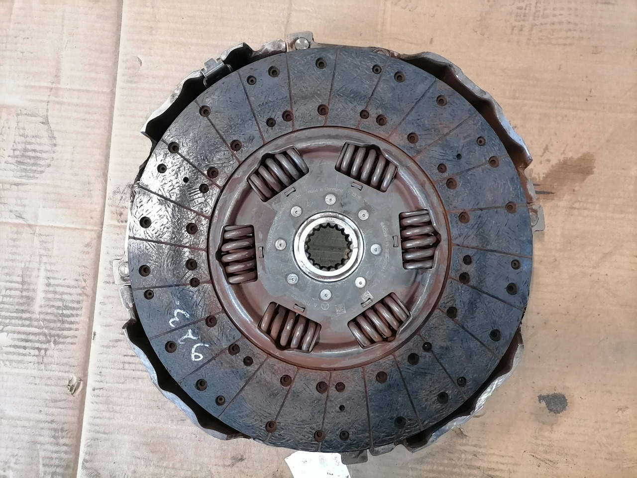 Mercedes-Benz Clutch A0102508804 - Kuplung és alkatrészek - Teherautó: 2 kép. Mercedes-Benz Clutch A0102508804 - Kuplung és alkatrészek - Teherautó: 2 kép.