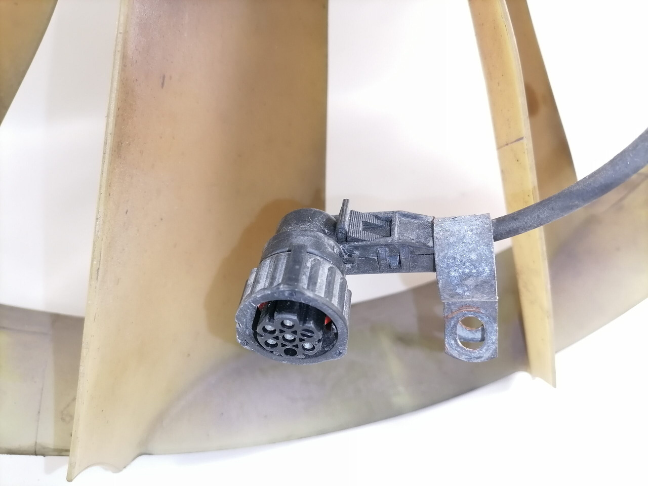 Mercedes-Benz Cooling fan A4702000422 - Ventilátor - Teherautó: 5 kép. Mercedes-Benz Cooling fan A4702000422 - Ventilátor - Teherautó: 5 kép.