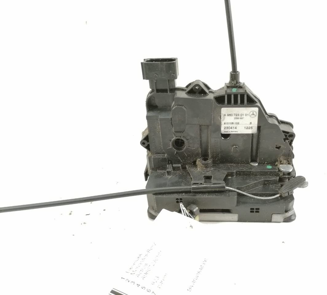 Mercedes-Benz Door lock A9607230101 - Ajtó és alkatrészek - Teherautó: 2 kép. Mercedes-Benz Door lock A9607230101 - Ajtó és alkatrészek - Teherautó: 2 kép.