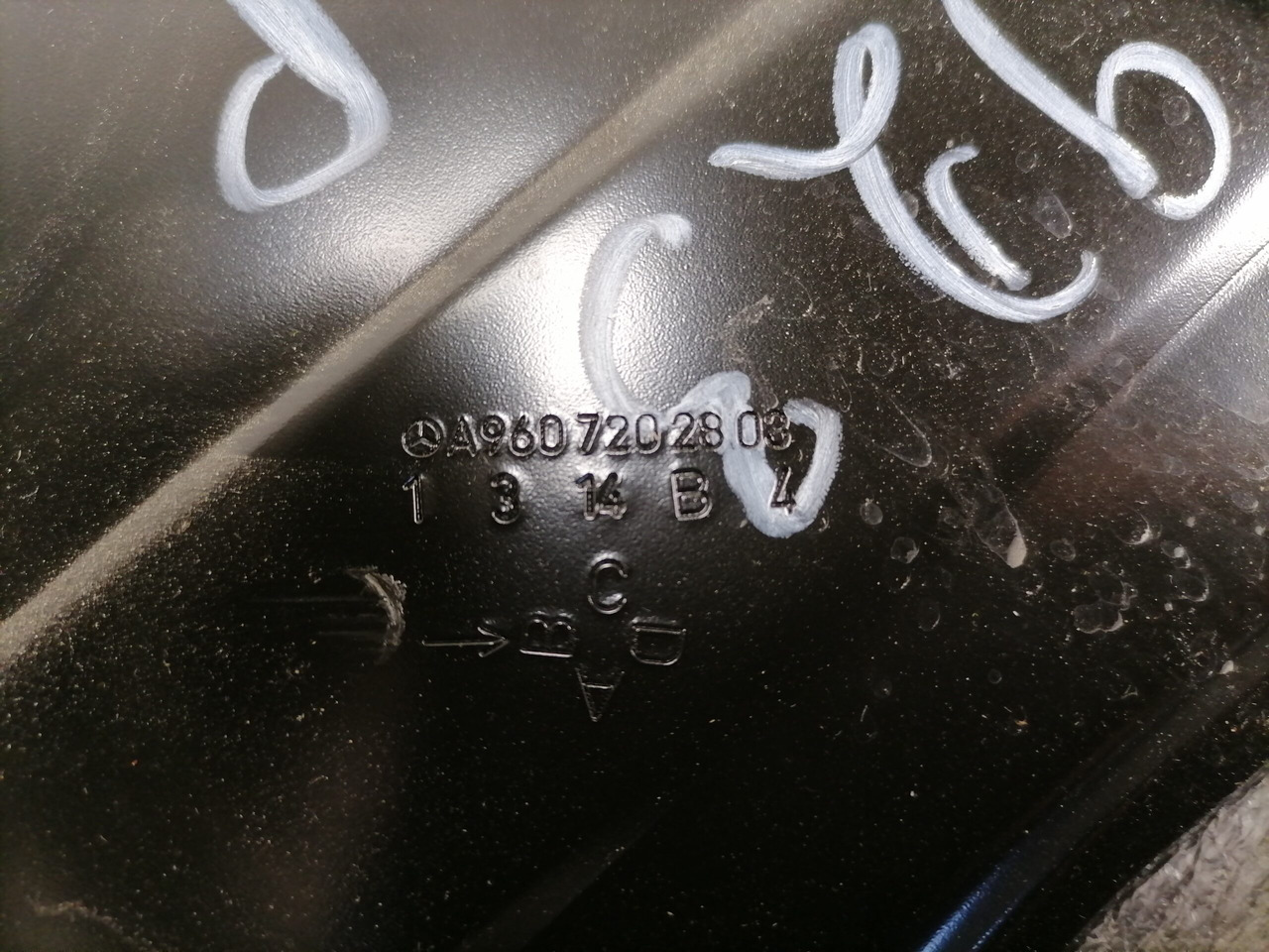 Mercedes-Benz Frame A9607202803 - Ajtó és alkatrészek - Teherautó: 2 kép. Mercedes-Benz Frame A9607202803 - Ajtó és alkatrészek - Teherautó: 2 kép.