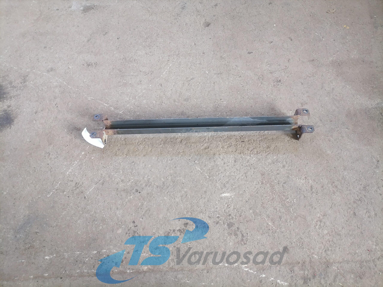 Mercedes-Benz Front bumper carrier A9413101722 - Lökhárító - Teherautó: 2 kép. Mercedes-Benz Front bumper carrier A9413101722 - Lökhárító - Teherautó: 2 kép.