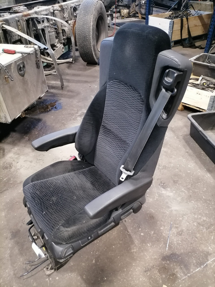 Mercedes-Benz Juhiiste A9609107501 - Ülés - Teherautó: 2 kép. Mercedes-Benz Juhiiste A9609107501 - Ülés - Teherautó: 2 kép.