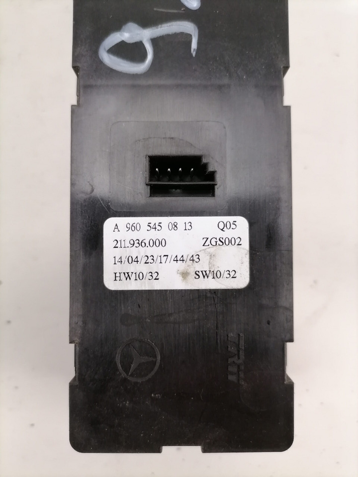 Mercedes-Benz Lüliti, klaasitõstuk A9605450813 - Fülke - Teherautó: 3 kép. Mercedes-Benz Lüliti, klaasitõstuk A9605450813 - Fülke - Teherautó: 3 kép.