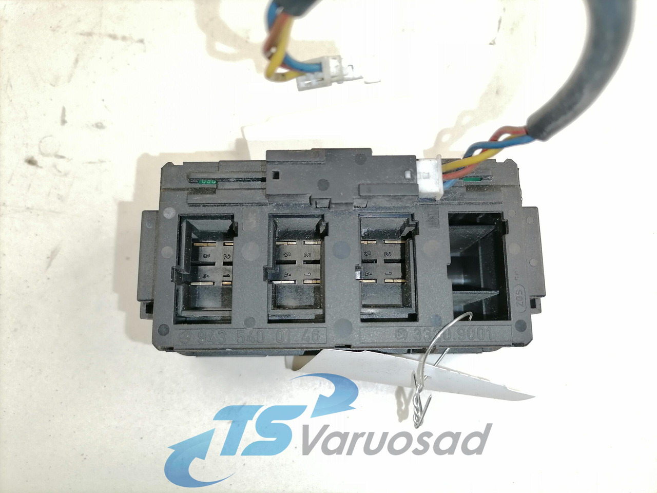 Mercedes-Benz Lülitite moodul 9435400146 - Fülke - Teherautó: 2 kép. Mercedes-Benz Lülitite moodul 9435400146 - Fülke - Teherautó: 2 kép.