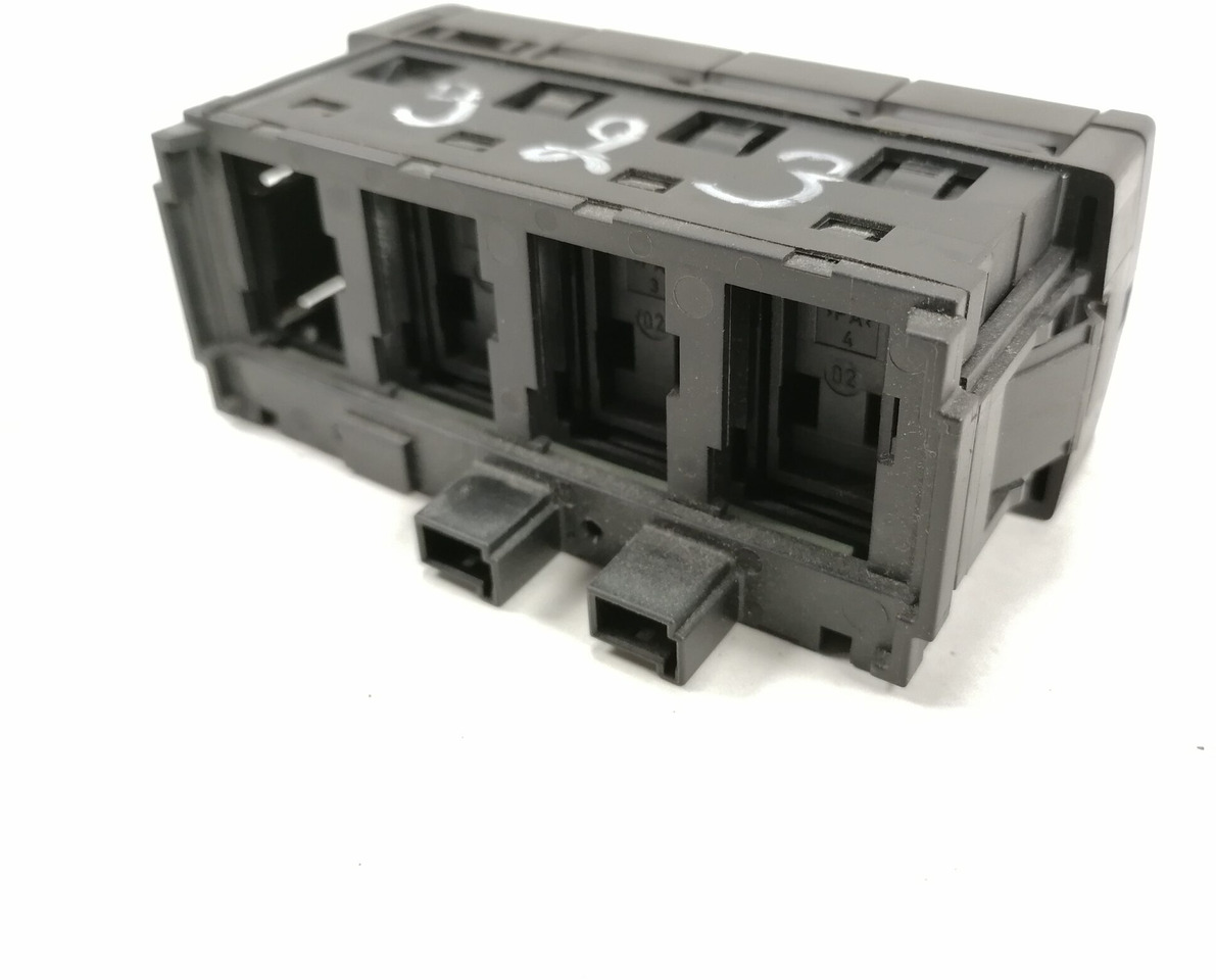 Mercedes-Benz Lülitite moodul A9605400046 - Fülke - Teherautó: 3 kép. Mercedes-Benz Lülitite moodul A9605400046 - Fülke - Teherautó: 3 kép.