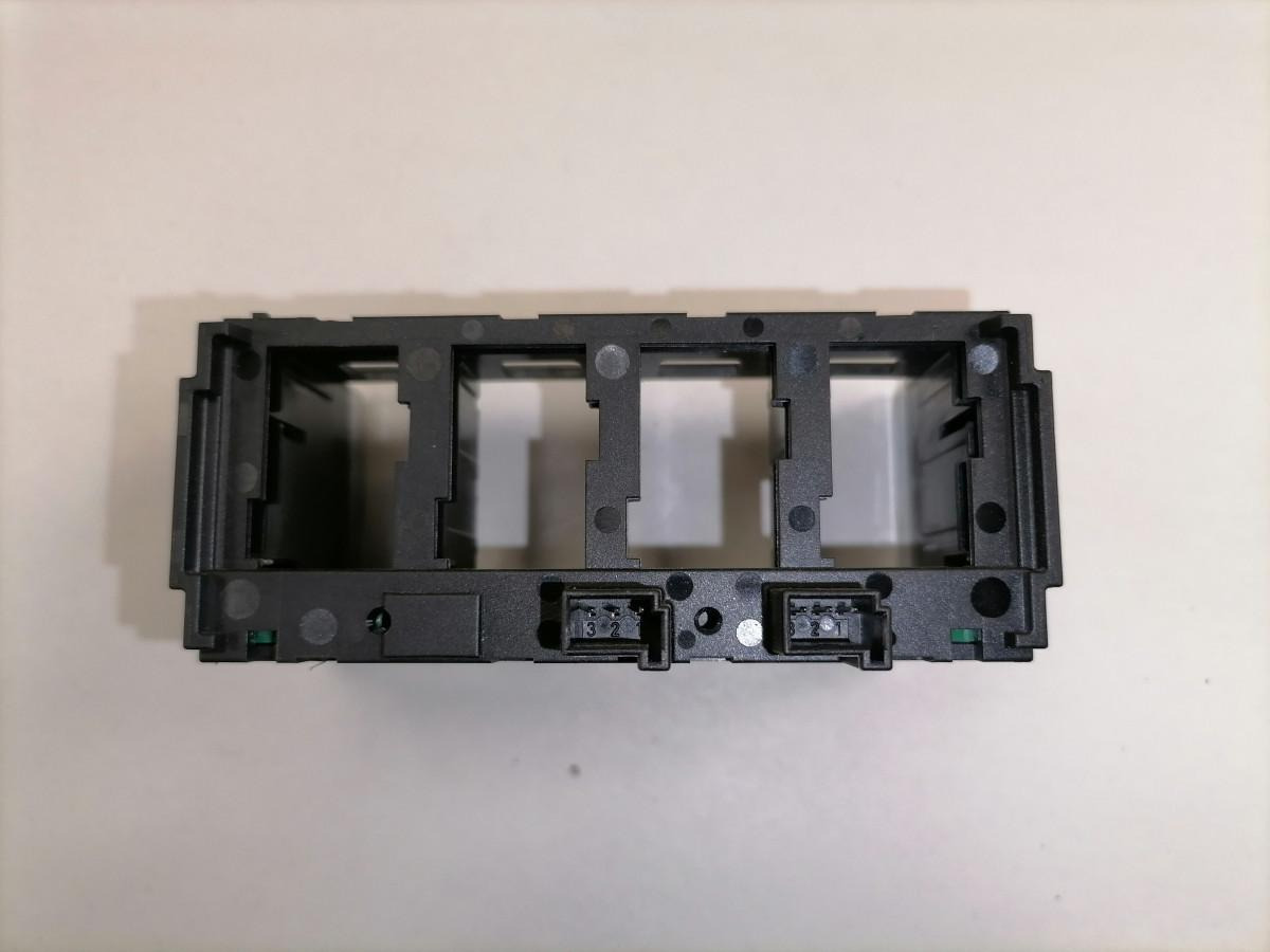 Mercedes-Benz Lülitite pesa 9605400246 - Fülke - Teherautó: 4 kép. Mercedes-Benz Lülitite pesa 9605400246 - Fülke - Teherautó: 4 kép.