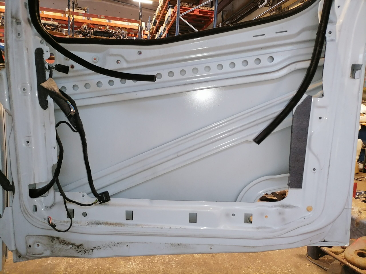 Mercedes-Benz MB uks, parem A9607202403 - Ajtó és alkatrészek - Teherautó: 3 kép. Mercedes-Benz MB uks, parem A9607202403 - Ajtó és alkatrészek - Teherautó: 3 kép.